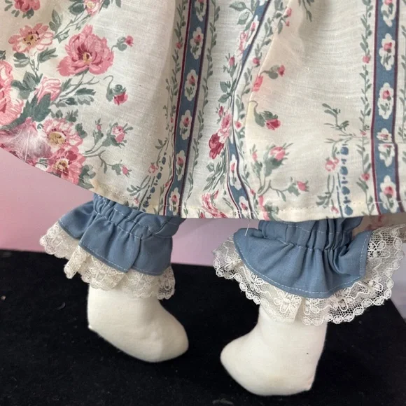 Folk Art Vintage, Handmade Country-style Bunny Rabbit Doll - Picture 9 of 12